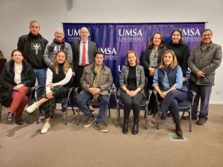 Todo el grupo en la Universidad UMSA